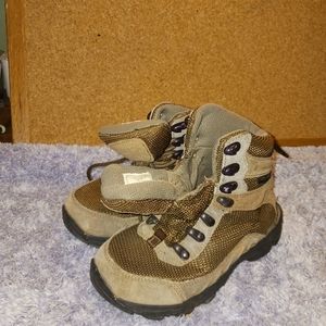 Lil boys boots size 10